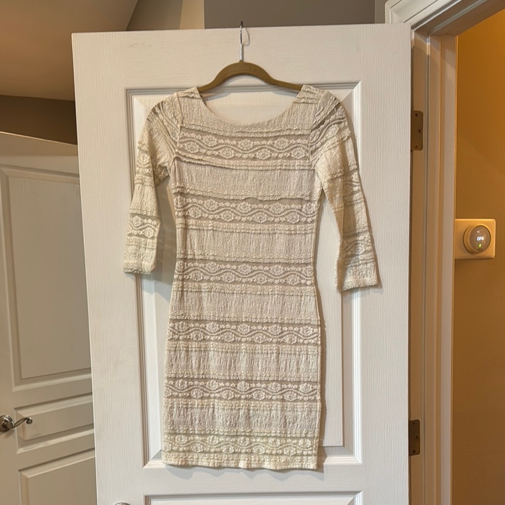 Willow & Clay Cream Sheath Dress 3/4 Sleeve Crew Neck